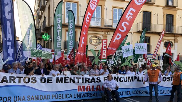 Miles de personas exigen una sanidad pública de calidad en Málaga