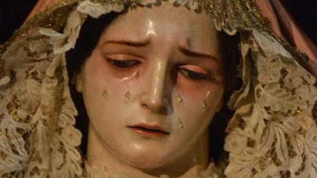 Sones cofrades de la banda de La Esperanza de Córdoba tras la Virgen de las Lágrimas de Marchena