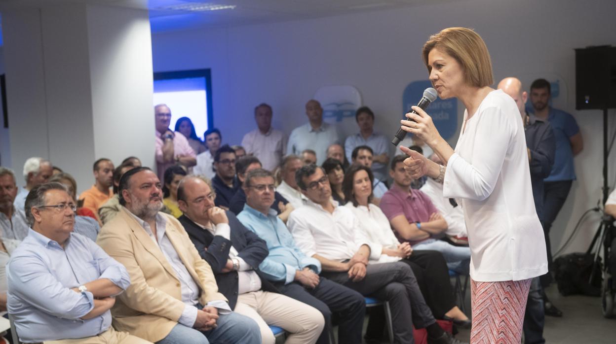 María Dolores de Cospedal durante su reunión este martes con mlitantes del PP en Granada