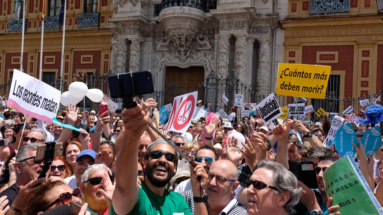 Spiriman, frente a San Telmo en la manifestación del 10 de junio en Sevilla