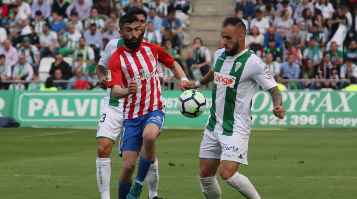 El pivote malaqueño del Córdoba CF Edu Ramos, en el partido ante el Sporting