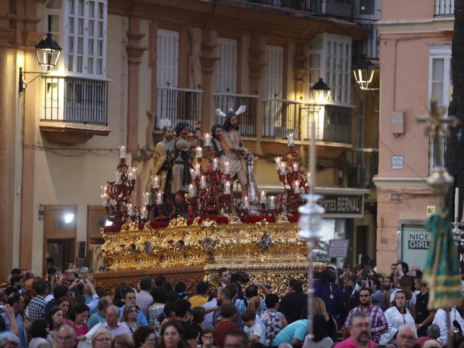 Columna de Cádiz procesionó con San Pedro