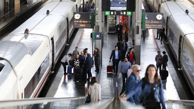 Andenes en la estación AVE de Córdoba