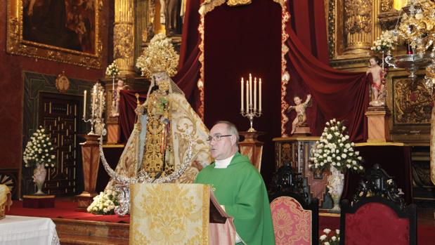 Al padre José Manosalvas, director del Colegio Virgen del Carmen de Córdoba