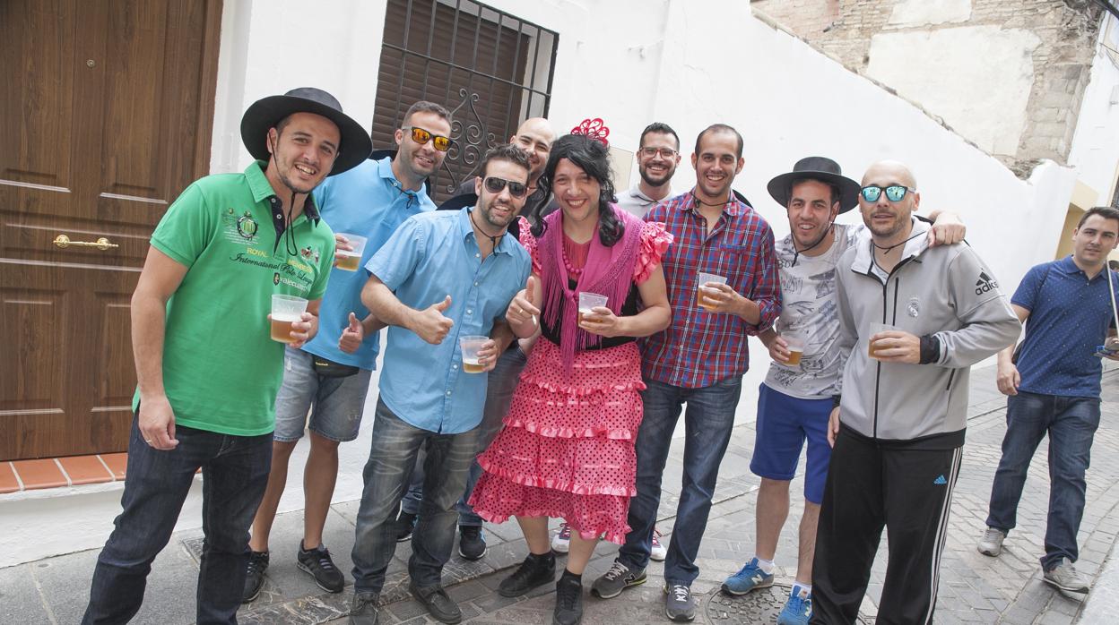 Un grupo de jóvenes celebrando una despedida de soltero en Córdoba