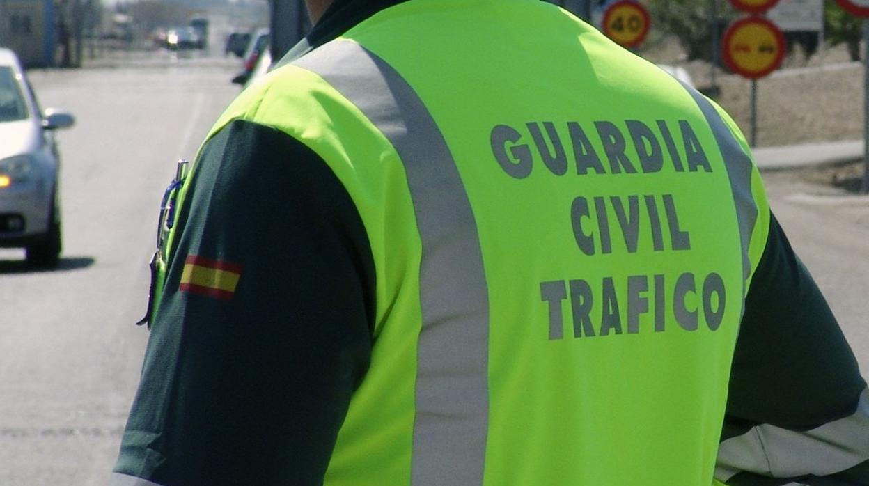 Un agente de la Guardia Civil