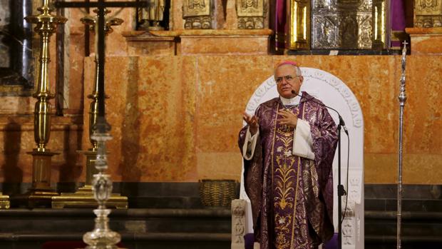 El obispo de Córdoba ensalza el discurso de Pablo Casado: «El progreso está en la familia y la vida»