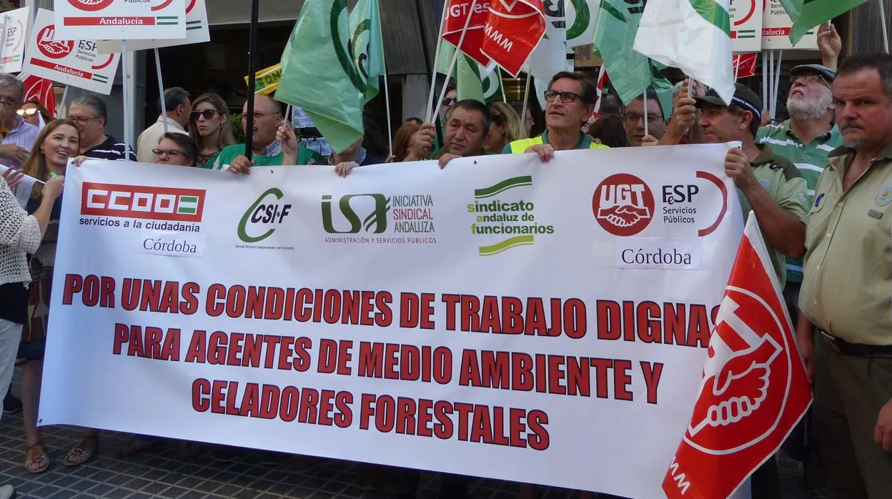 Manifestación de agentes y celadores forestales en Córdoba