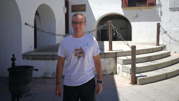 De Córdoba a Santiago: los primeros 320 kilómetros en bici para conseguir un monitor para su hija