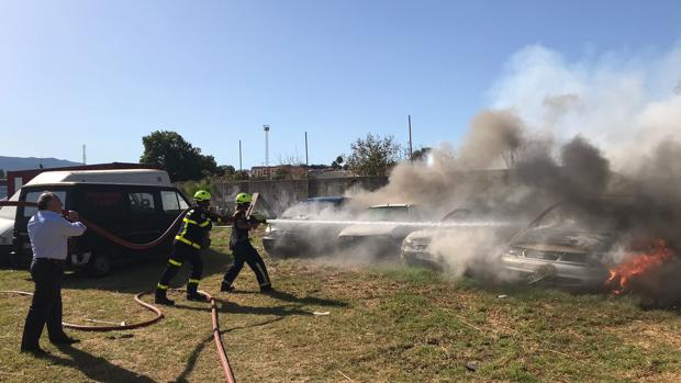 Sofocados cinco incendios en distintas zonas de Algeciras en sólo unas horas