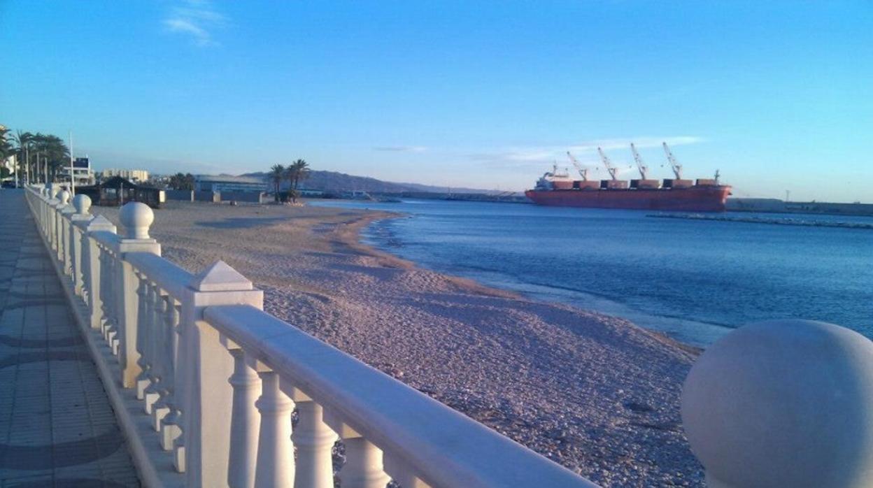 Vista del paseo marítimo de Garrucha, localidad almeriense donde tuvo lugar la agresión