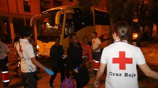 Los 220 inmigrantes procedentes de Cádiz ya están en el pabellón Vista Alegre de Córdoba