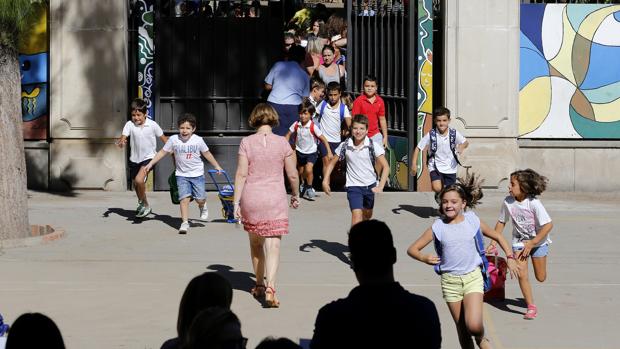 Escuelas Católicas propone alternativas ante la reducción de tarjetas de acceso a colegios del centro