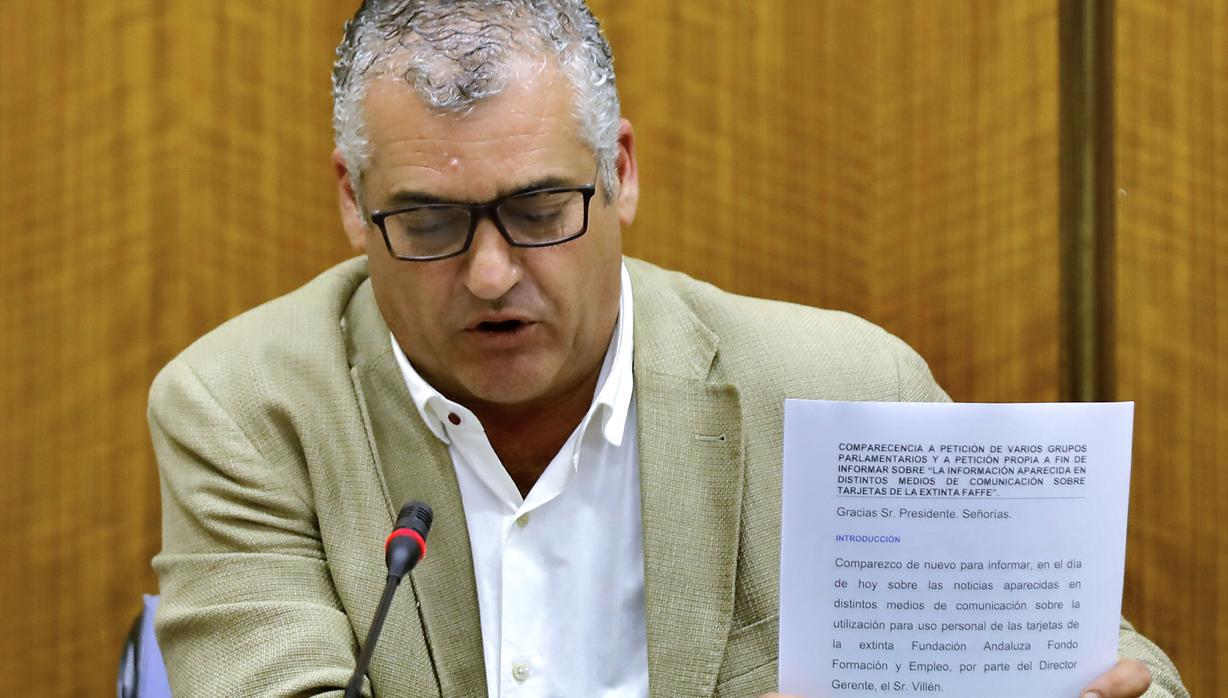 El consejero andaluz de Empleo, Javier Carnero, durante su comparecencia esta tarde en el Parlamento de Andalucía