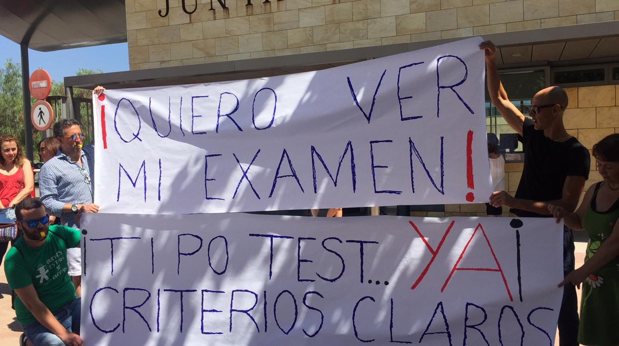 Manifestación de la plataforma ante la sede de la Consejería de Educación en Sevilla