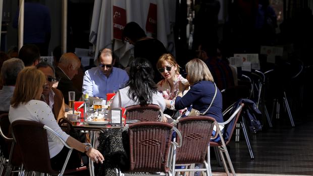 Las claves de la nueva regulación de las terrazas y veladores de bares y restaurantes en Andalucía