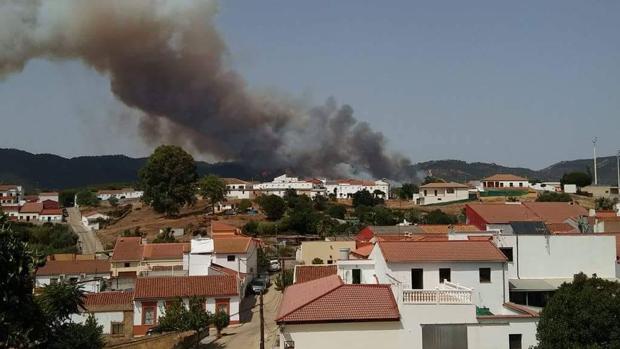 Incendios forestales cerca de la costa y a las puertas del Parque de Doñana