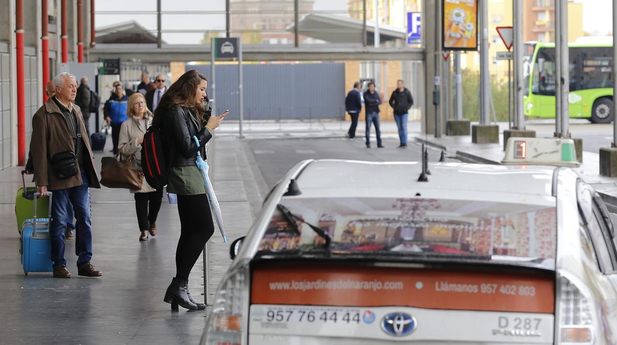 Un taxi en la Estación de AVE de Córdoba