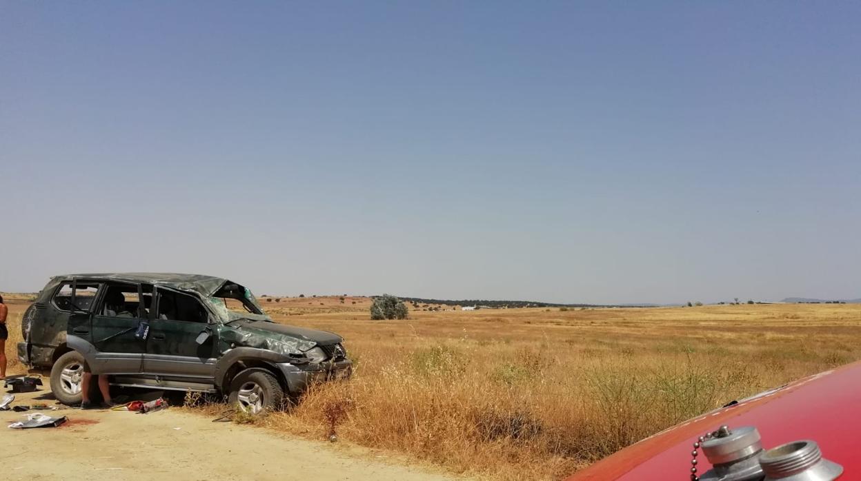 Estado en que quedó el coche accidentado en Añora