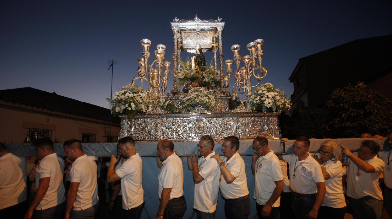 La Virgen de los Ángeles en procesión