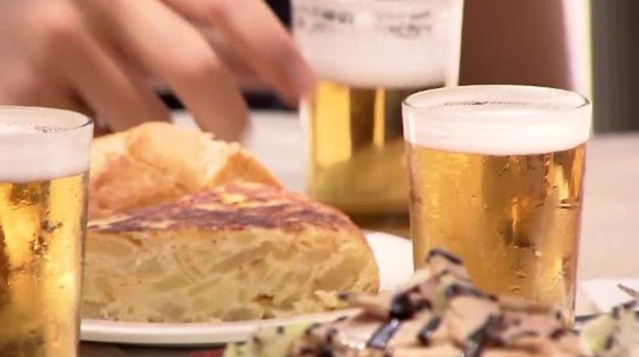 Los andaluces relacionamos el verano con la cerveza y las tapas