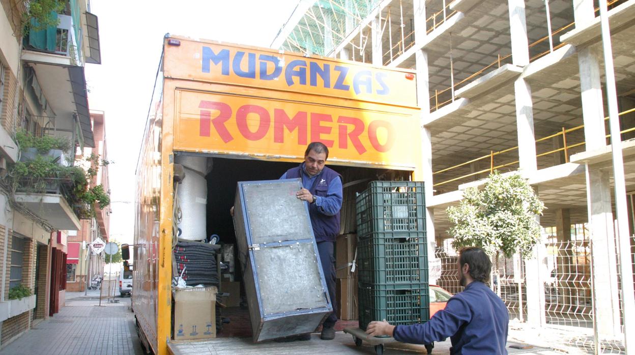 Mudanza ejecutada por una empresa de transporte de mercancías