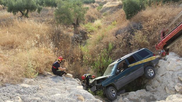 Sufre un accidente en el municipio cordobés de Cañete, se hiere la pierna y se entablilla solo con un paraguas