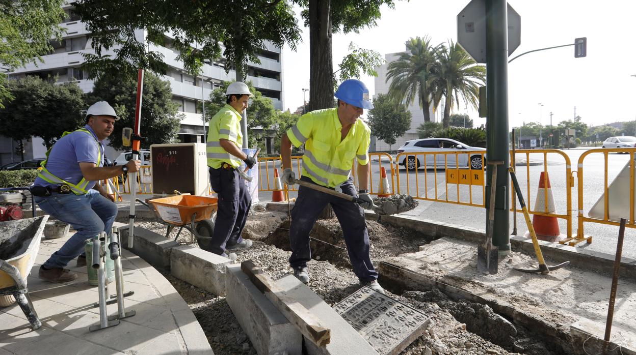 Obras en el carril bici entre Vía Augusta y Carretera de Trassierra