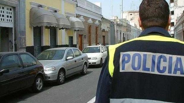 Le pegan un tiro en la pierna desde una moto a un joven en Granada