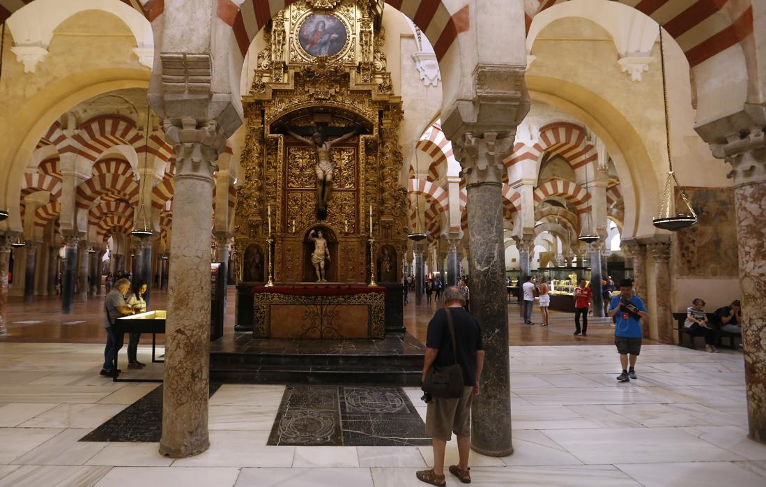 Visita de turistas a la Mezquita-Catedral