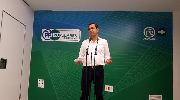 Juanma Moreno propone un pacto por la inmigración en Andalucía para exigir recursos a Pedro Sánchez