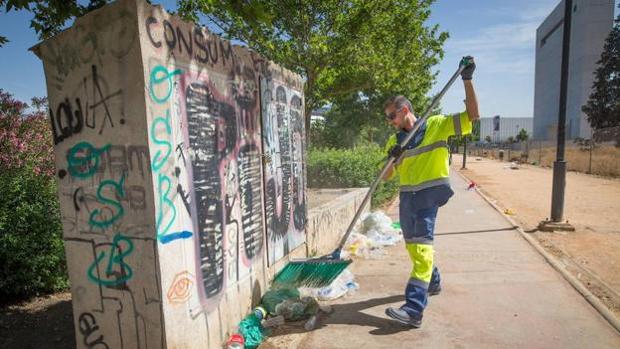 La mitad de los granadinos piensan que Granada está sucia