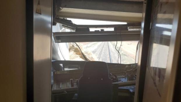 Al menos cinco heridos al chocar el tren Sevilla-Málaga con un camión en un paso a nivel