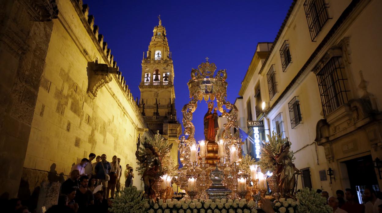 La Virgen de la Fuensanta durante su procesión