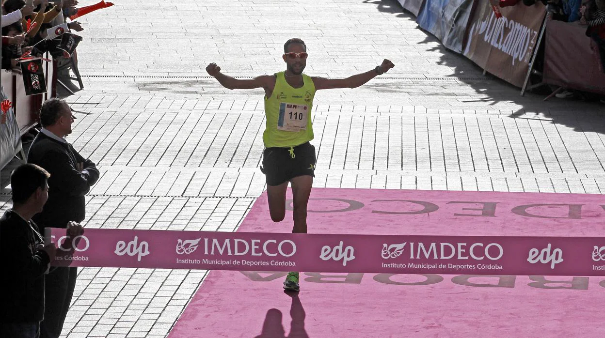 El ganador de la Media Maratón de Córdoba de 2017, Moussaab Hadout