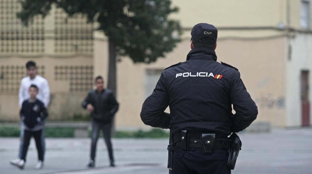 En un centro comercial conocido del centro de Huelva capital se ha producido una detención de cinco hombres por hurto