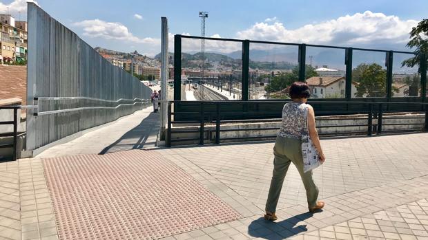 Críticas a la «chapuza antiestética» del mirador ferroviario de Granada