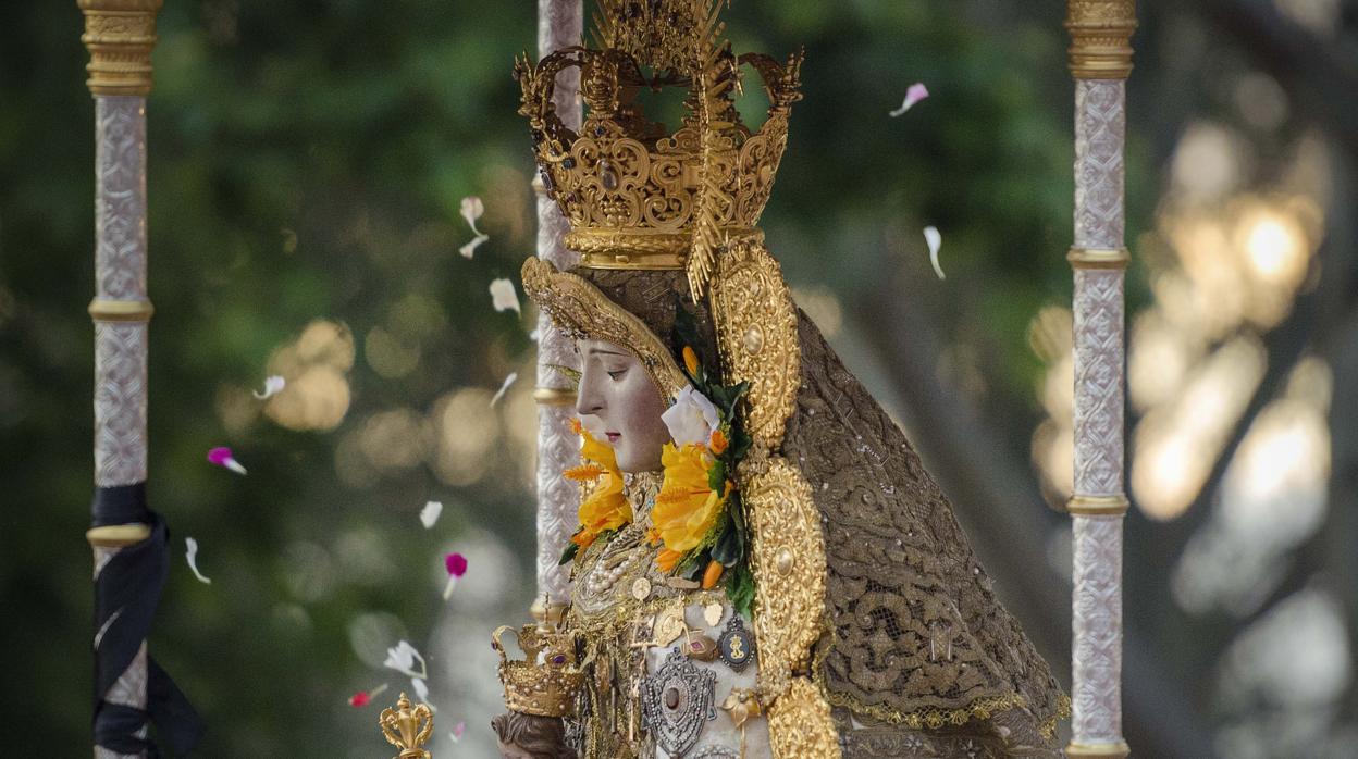 Virgen del Rocío en su salida procesional en la Romería 2018