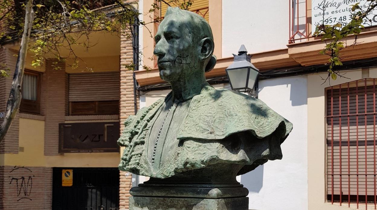 El busto de Lagartijo, tras el reciente acto vandálico