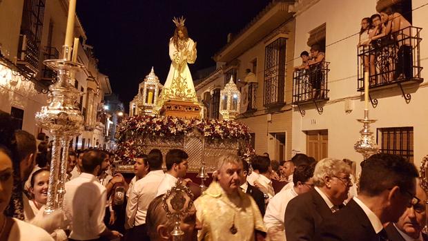 Unos 15.000 cordobeses asistieron a la procesión de Nuestro Padre Jesús del Calvario en Montalbán