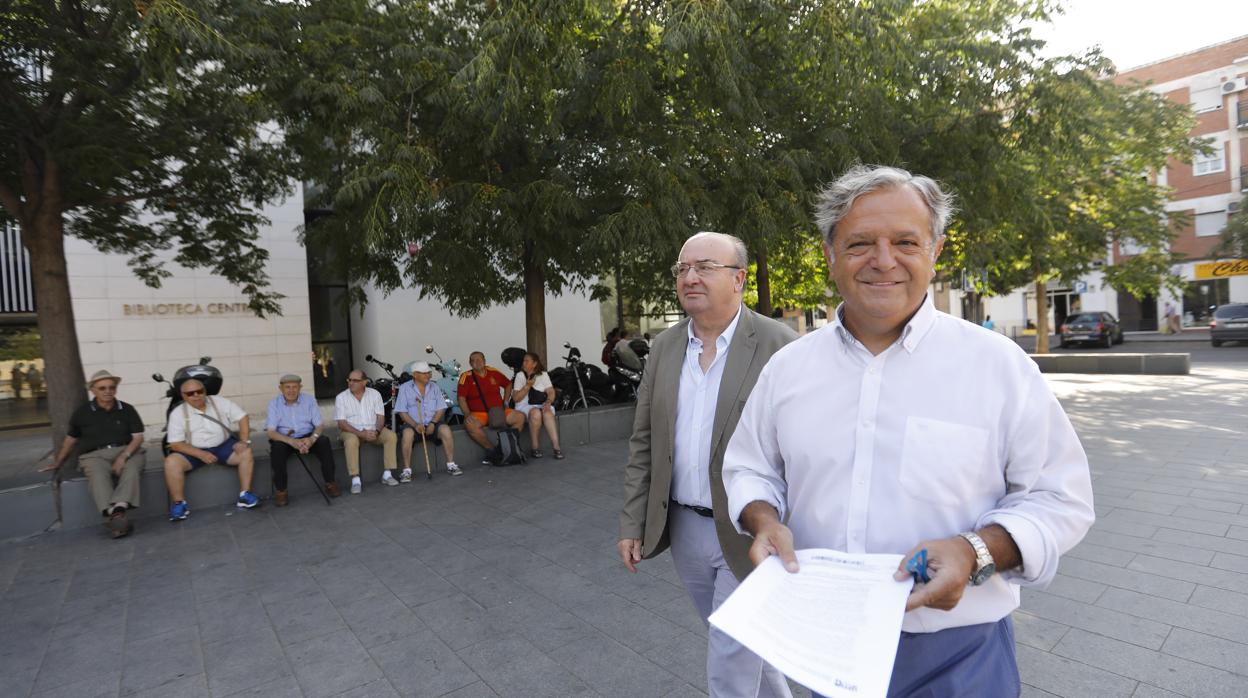 Salvador Fuentes y Luis Martín, antes de su comparecencia