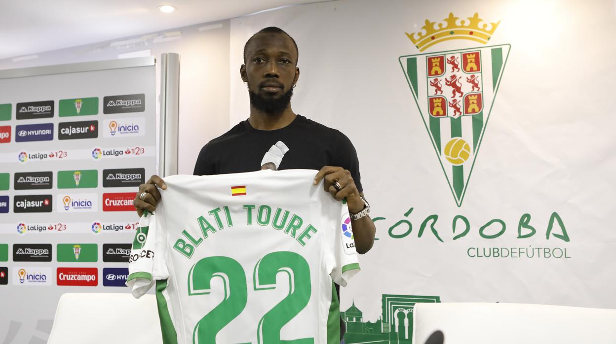 Blati Touré: «El míster me conocía y puedo jugar en cualquier posición del medio»