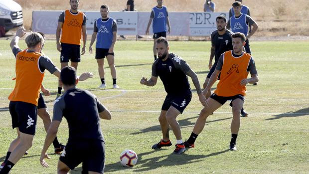 Córdoba CF | Víctor Mena se queda sin ficha y elegirá posteriormente su destino