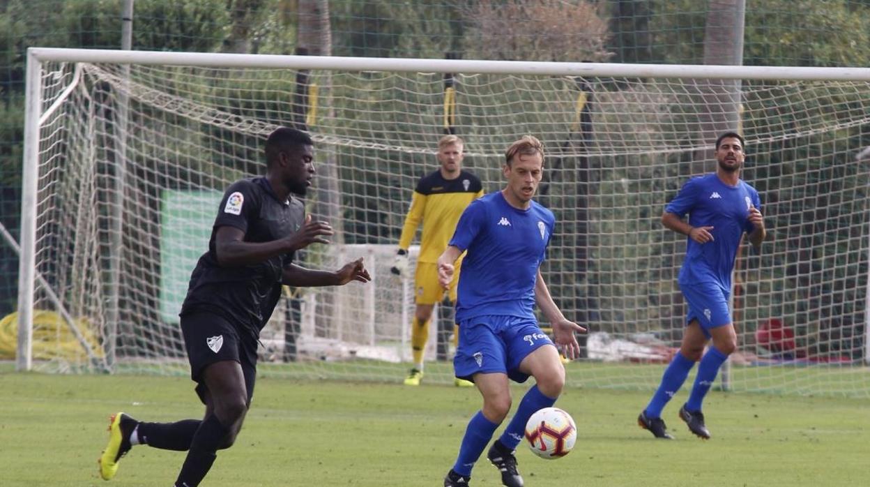 Javi Lara durante el duelo de pretemporada ante el Málaga CF