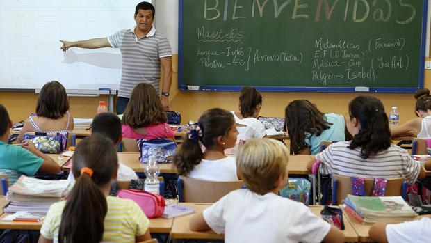 Andalucía empieza el curso con más de cien mil docentes