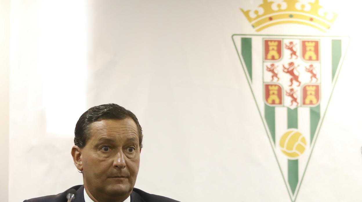 El director general del Córdoba CF, Alfredo García Amado, en la rueda de prensa de este martes