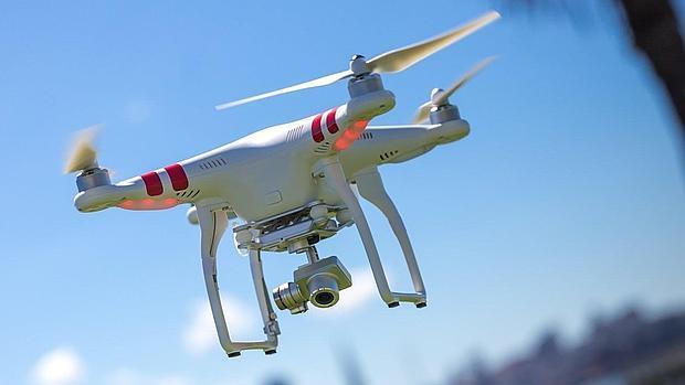 Investigan si metieron droga y un móvil en una cárcel de Málaga usando un dron