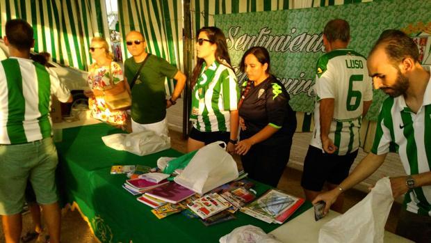 El Córdoba CF se suma a la campaña de recogida de material escolar de La Esperanza