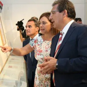 La alcaldesa de Córdoba, en la mañana de este jueves en la inauguración de una muestra sobre el «Guernica»
