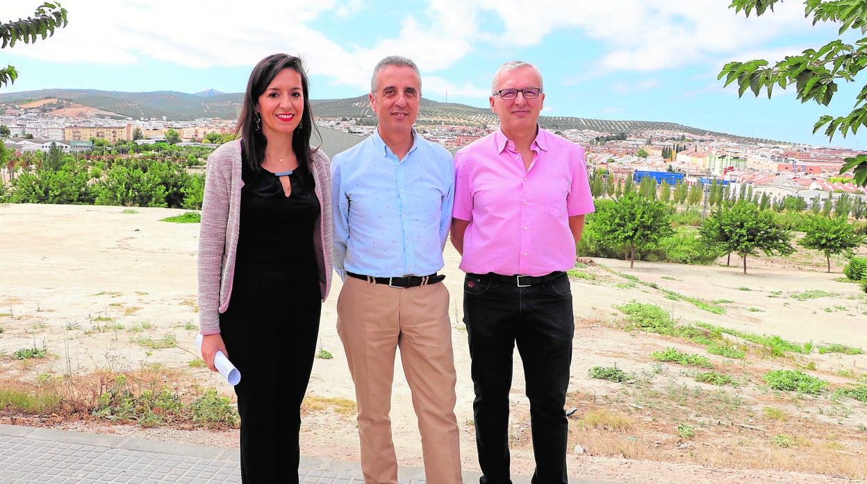 El alcalde de Lucena, en el centro